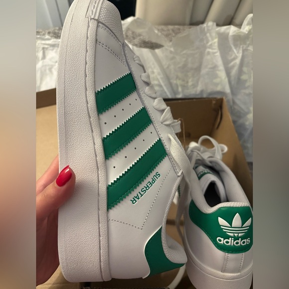 BNWT Adidas Superstar XLG women Shoes – Size 8.5 US – White & Green - Picture 16 of 16